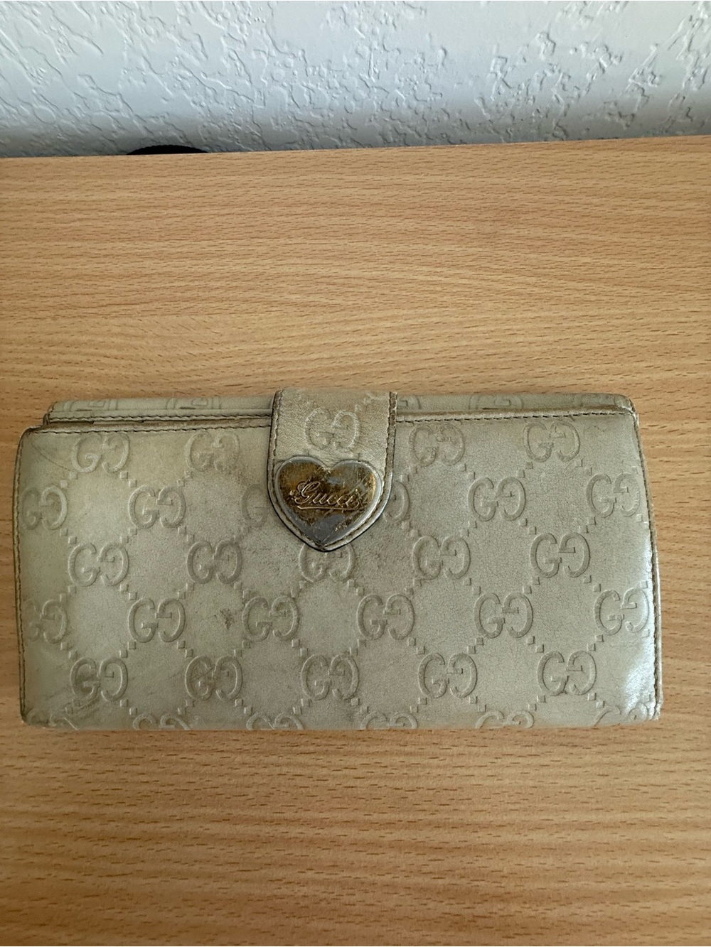 Gucci Ivory Signature Continental Wallet